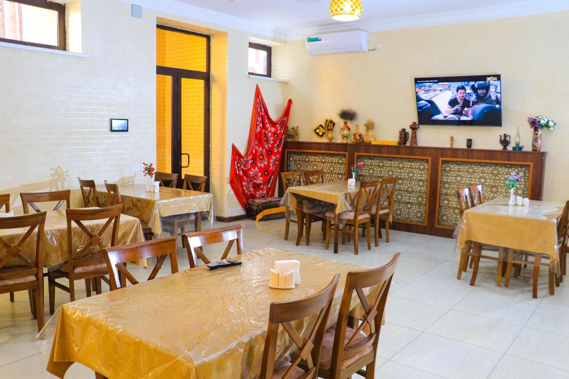 Shared lounge/TV area