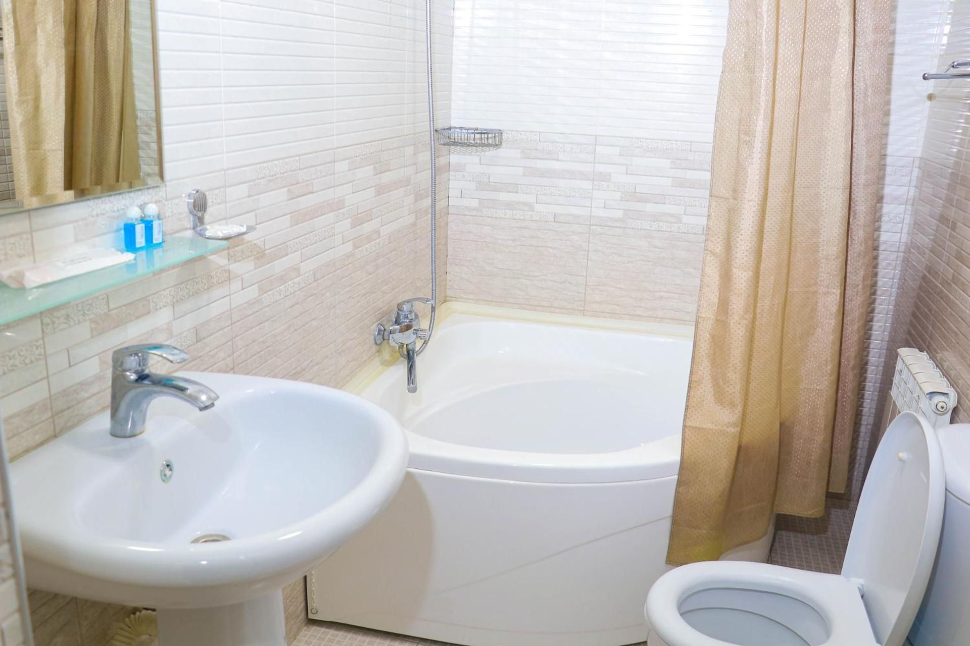 ELANI Hotel Deluxe Triple Room 3