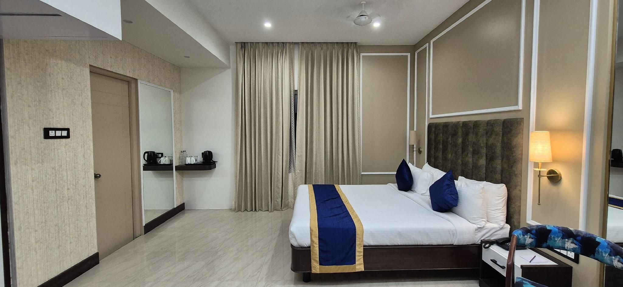 PNS NAKSHATRA LUXURY HOTEL Premium Rooms