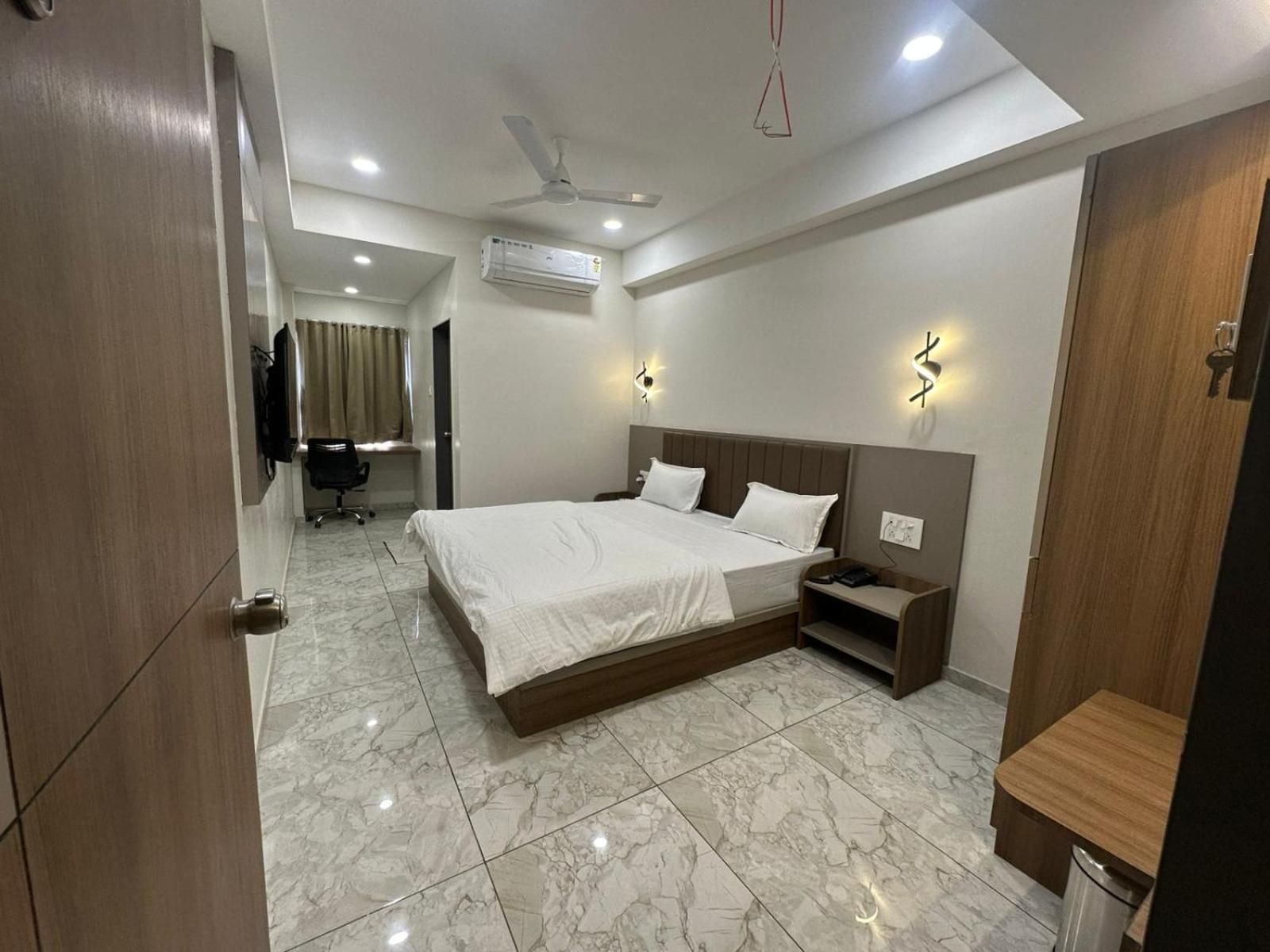 Hotel Fun n Food Standard 2