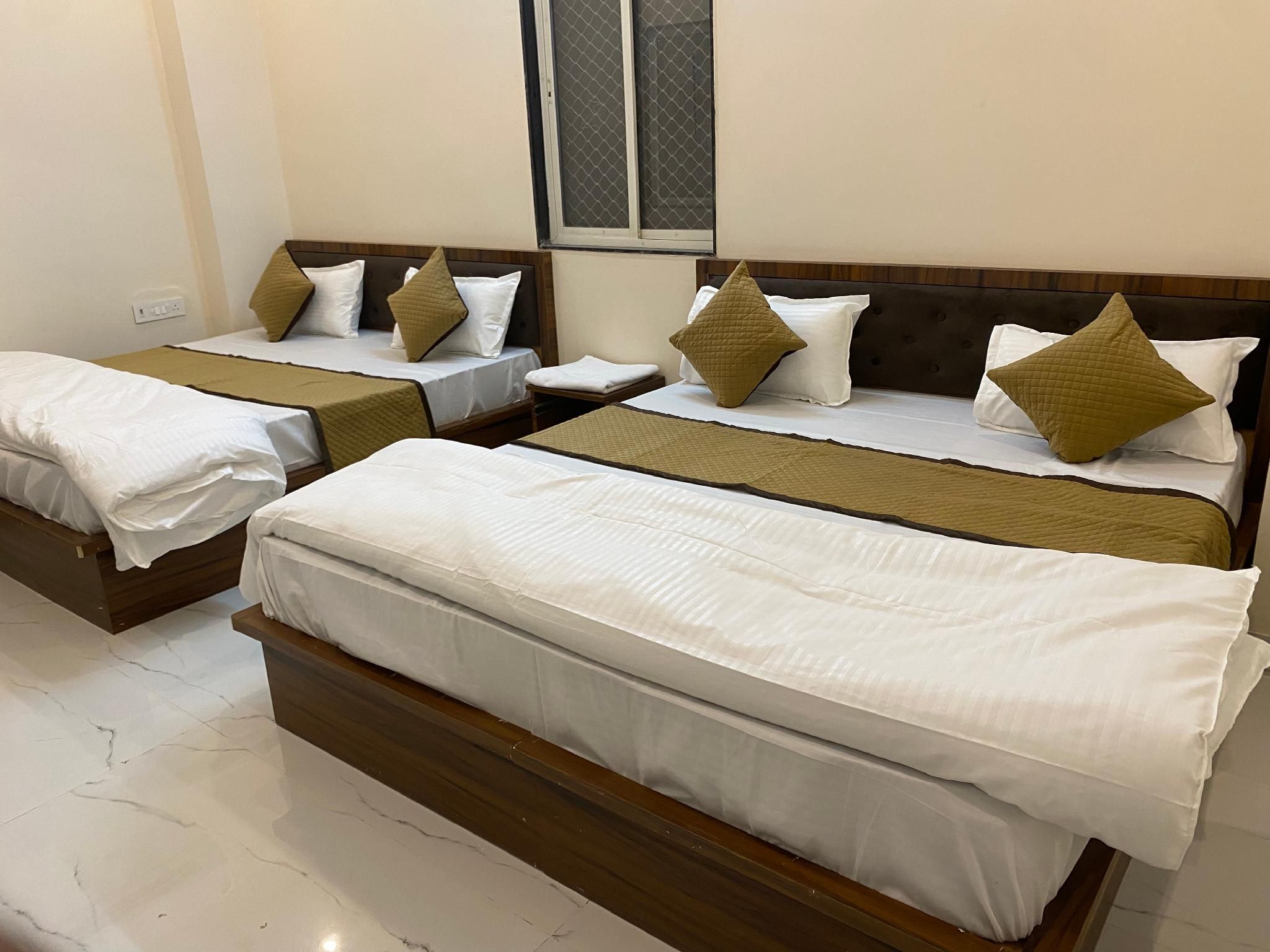Hotel Banshi wala Double Room 2