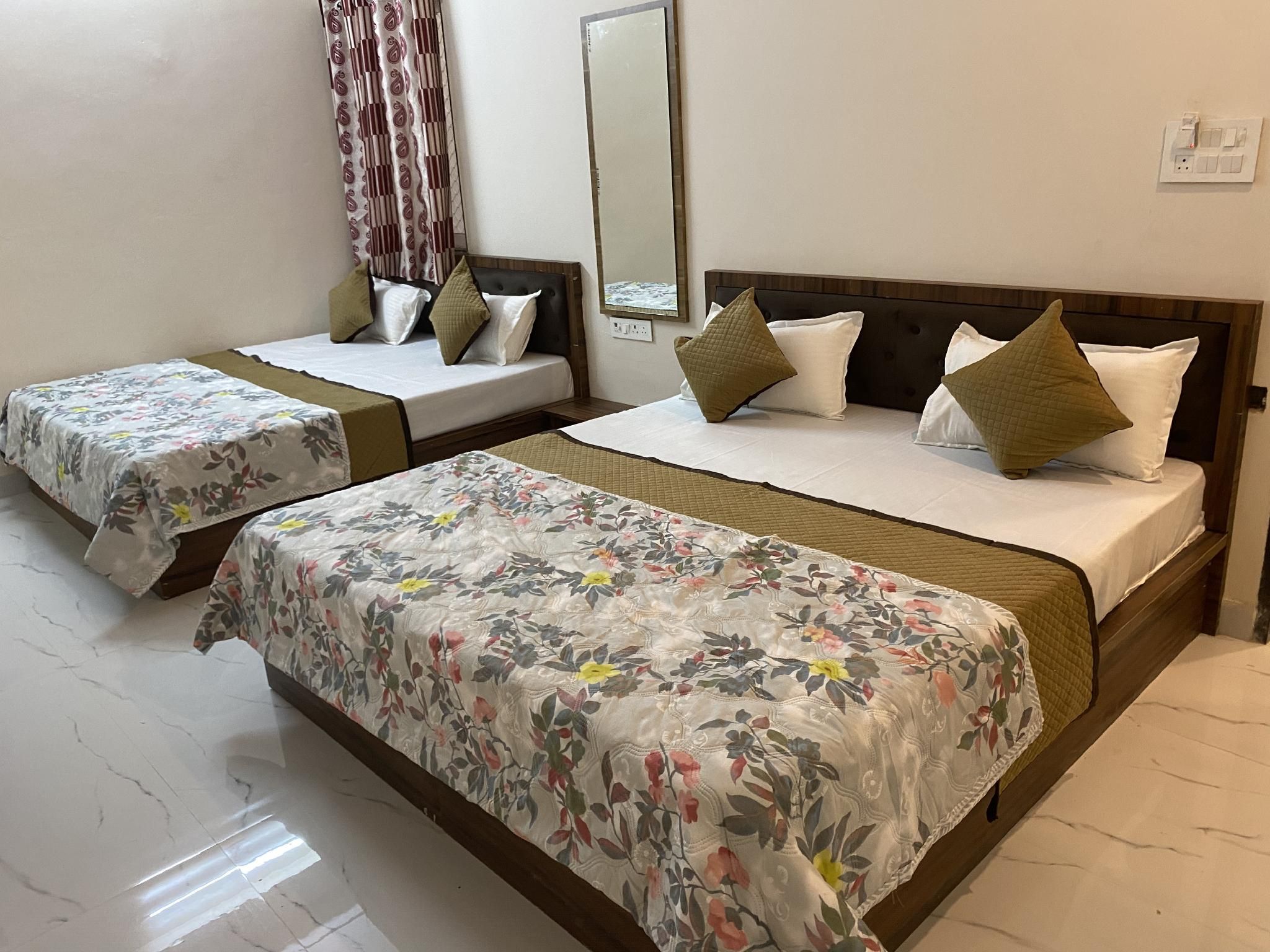 Hotel Banshi wala Double Room