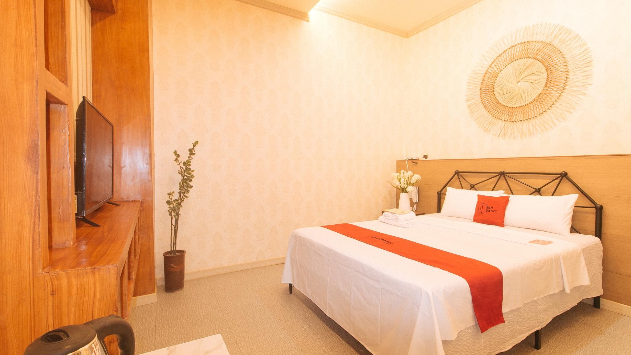RedDoorz Premium @ Regency Sunset Hotel Standard Double Room