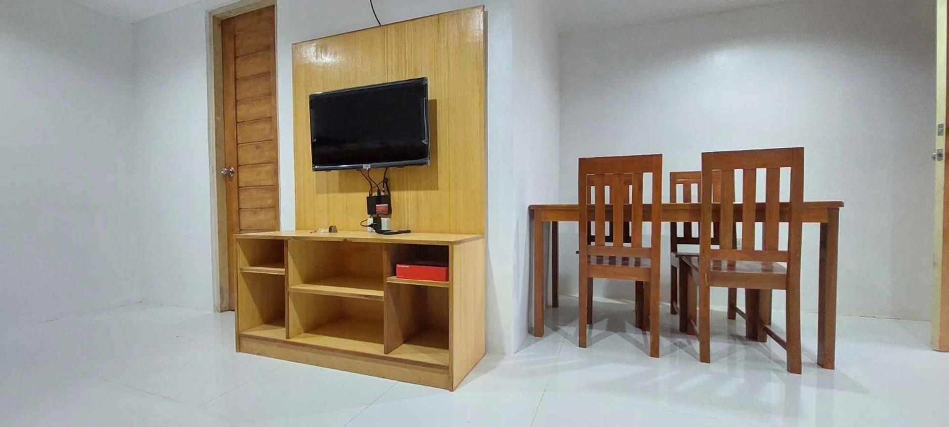 Shared lounge/TV area