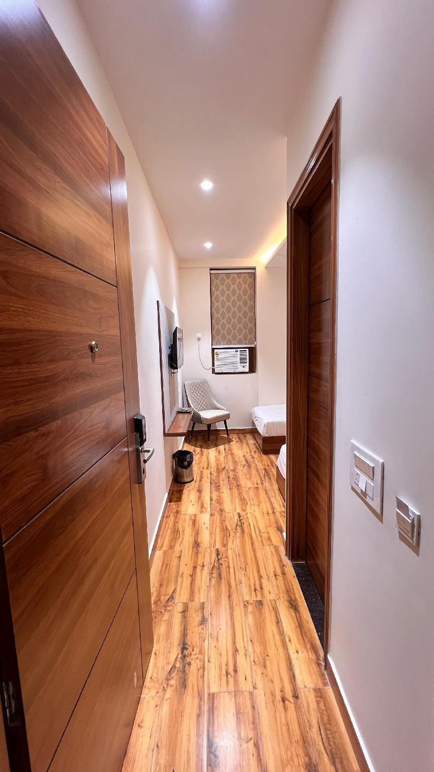 LA FALCON Deluxe Twin 3