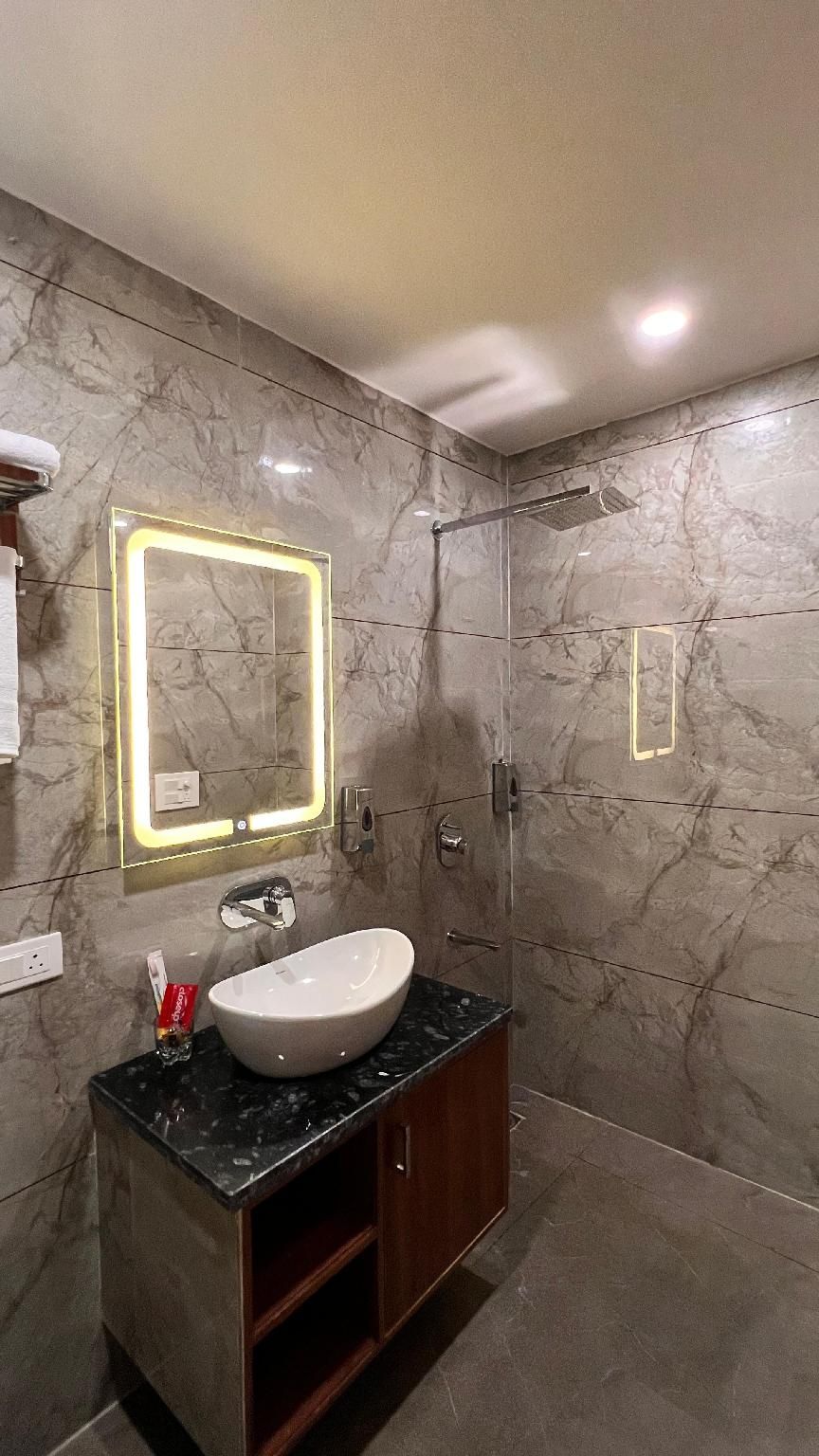 LA FALCON Super Deluxe 3