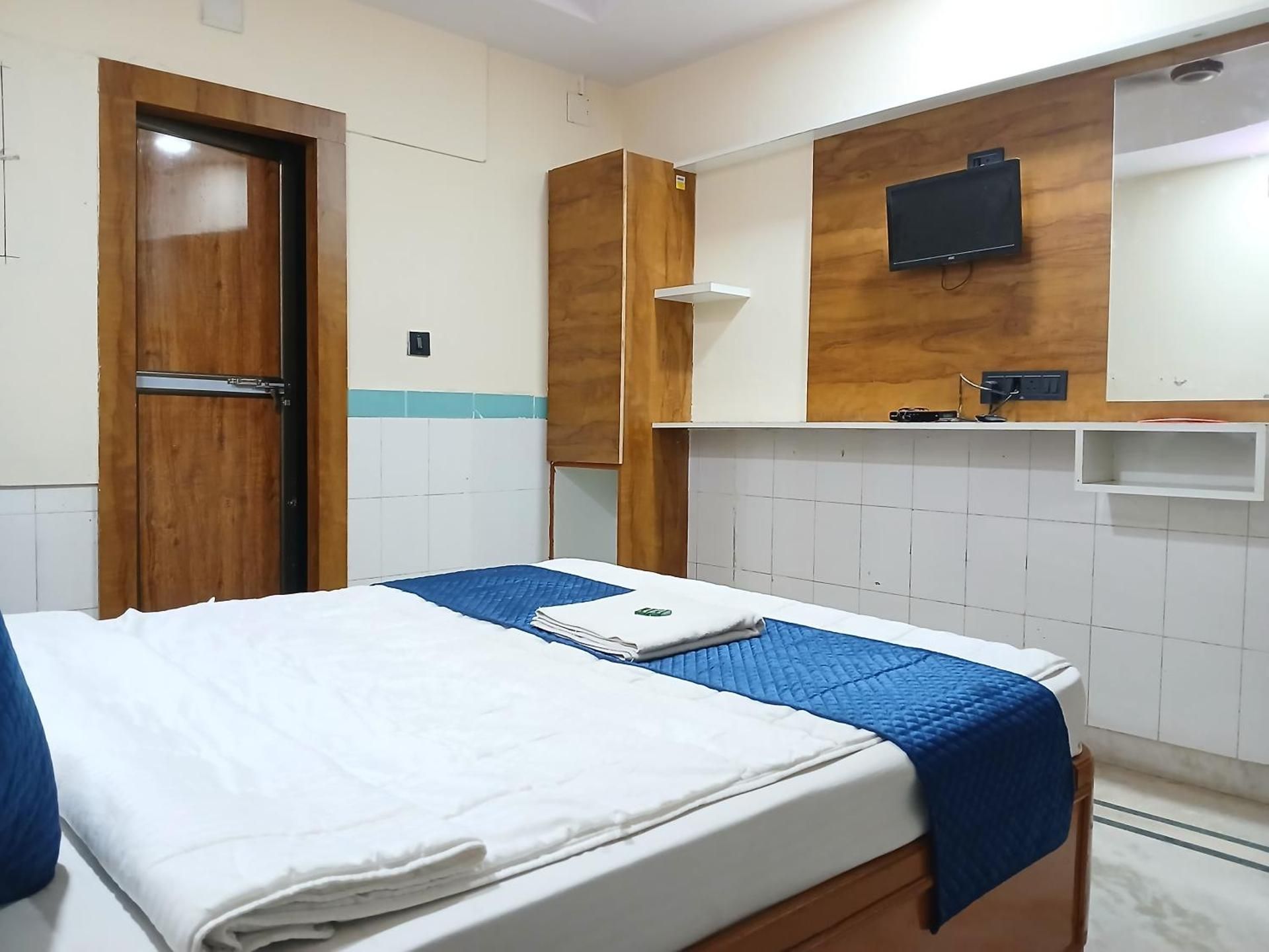 Hotel yogeshwer Deluxe Single Room 2