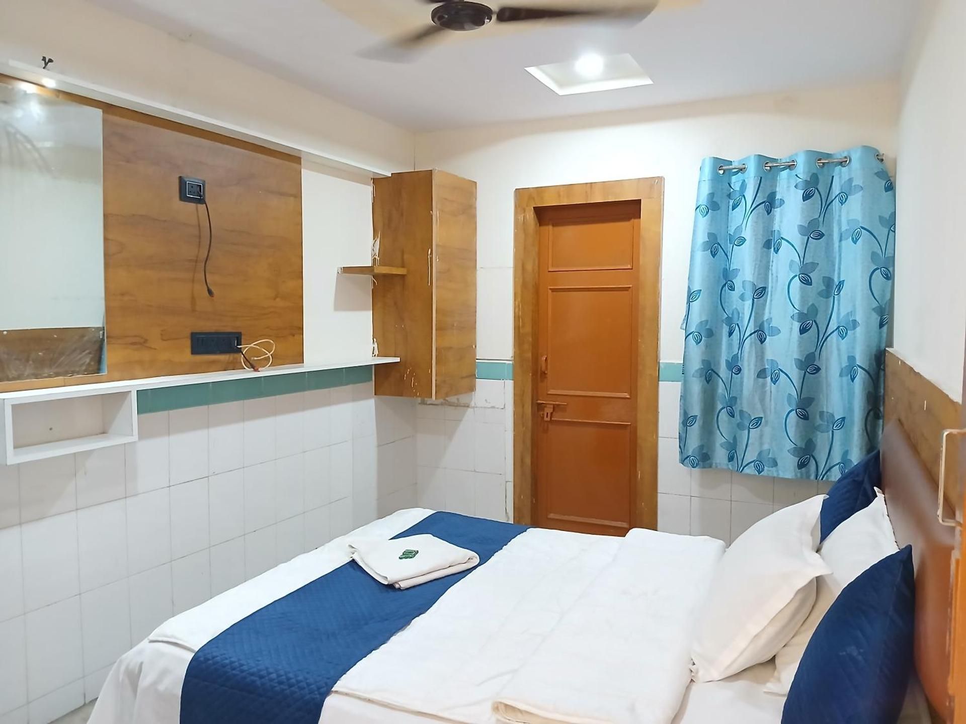 Hotel yogeshwer Deluxe Double Room 3