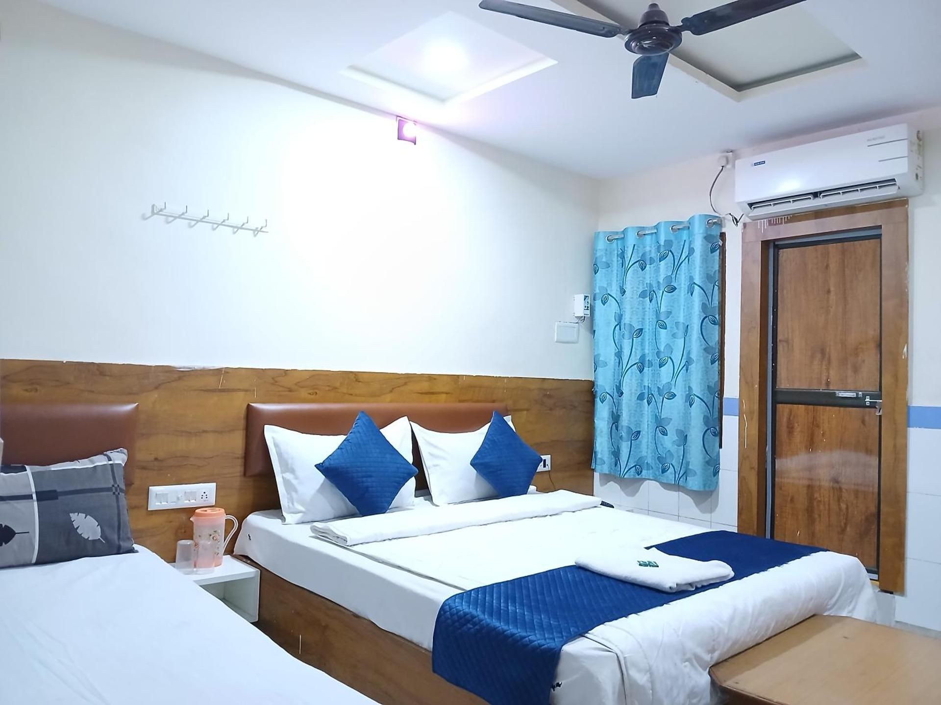 Hotel yogeshwer Deluxe Triple Room 3