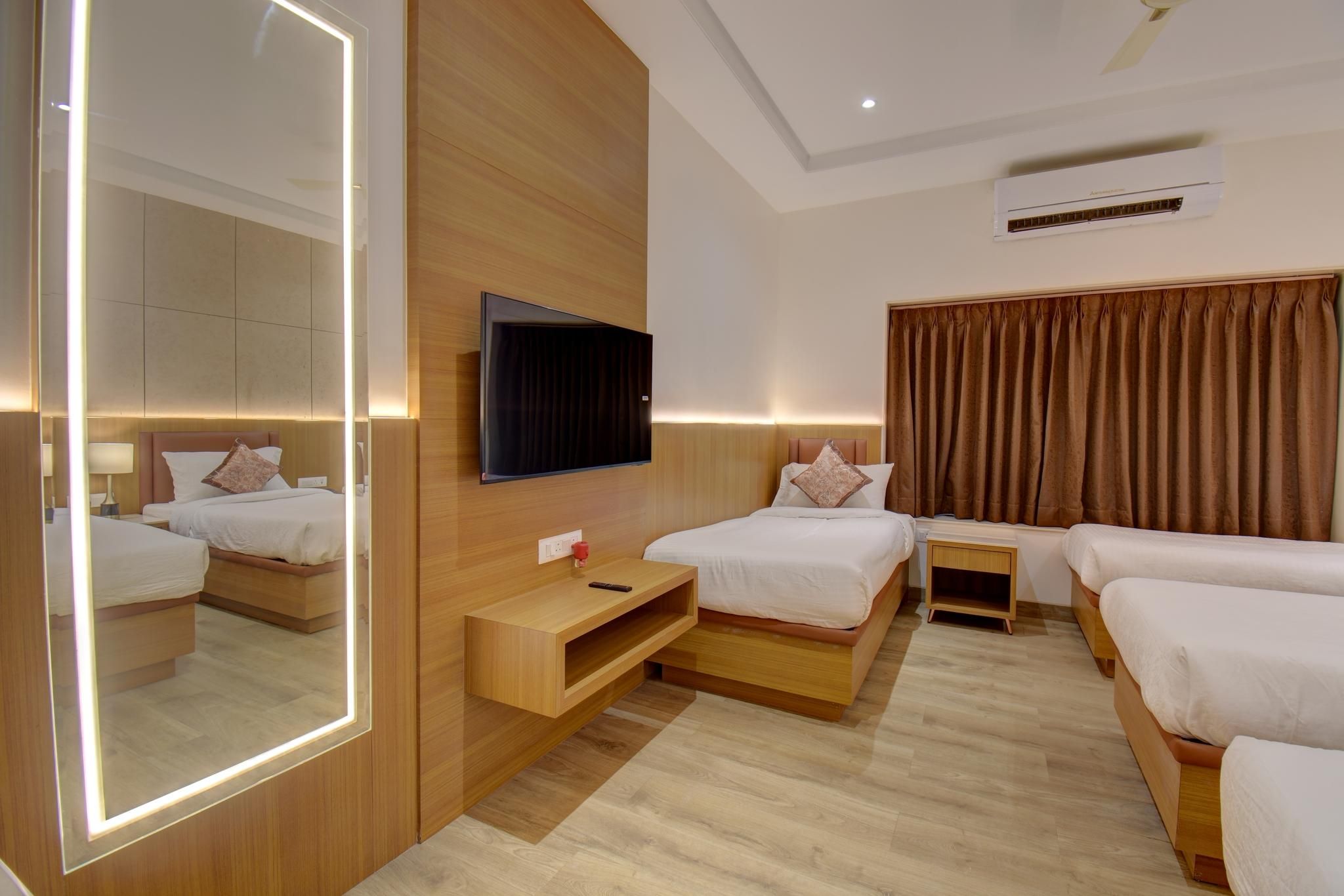 Hotel Warma Palace Family Room