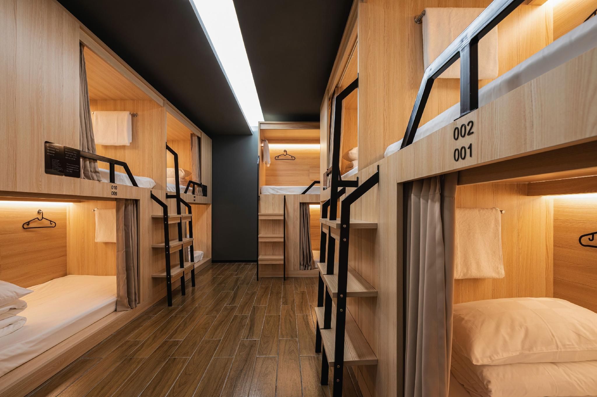 Male Dormitory Room For 8