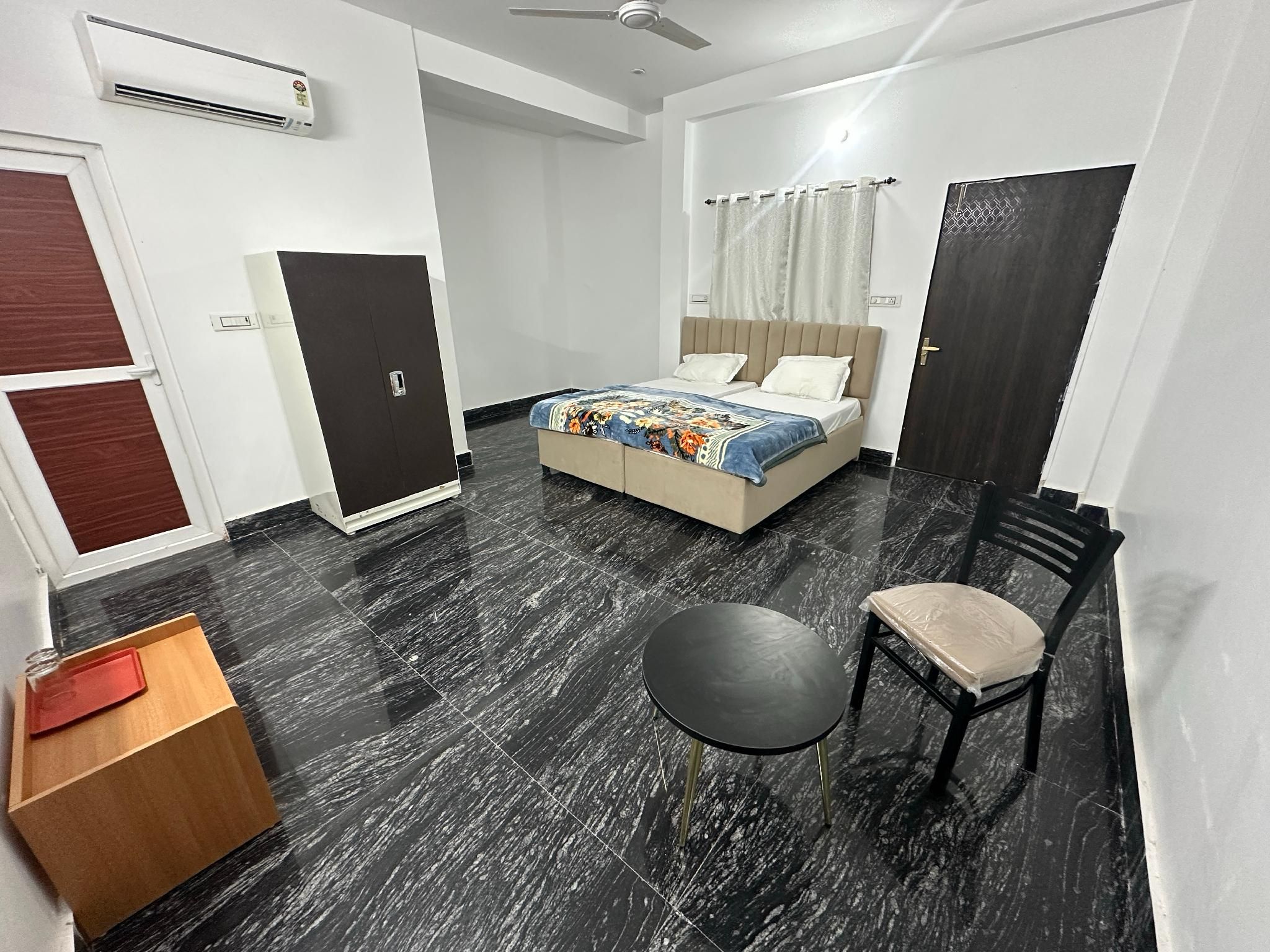 SHRI RADHA KRIPALU DHAM Deluxe 3