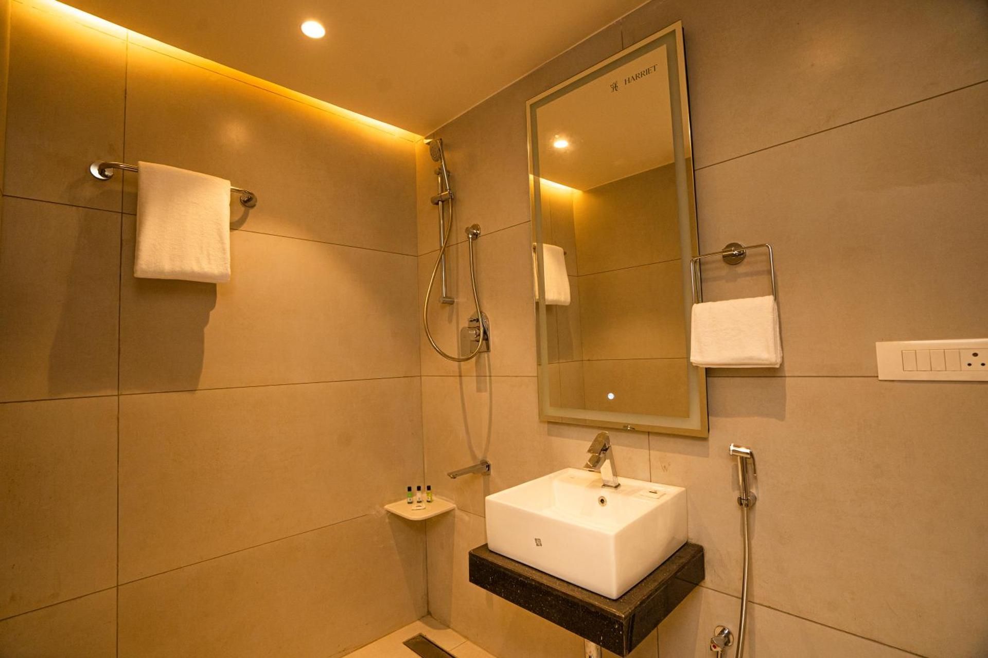 Hotel Harriet, 50m away from temple Rameshwaram Standard Room 3