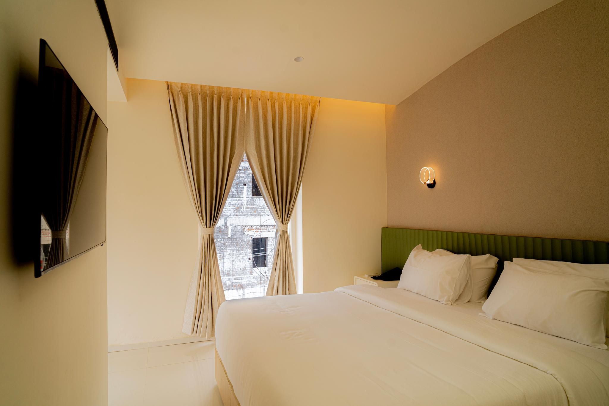 King Bed with Balcony