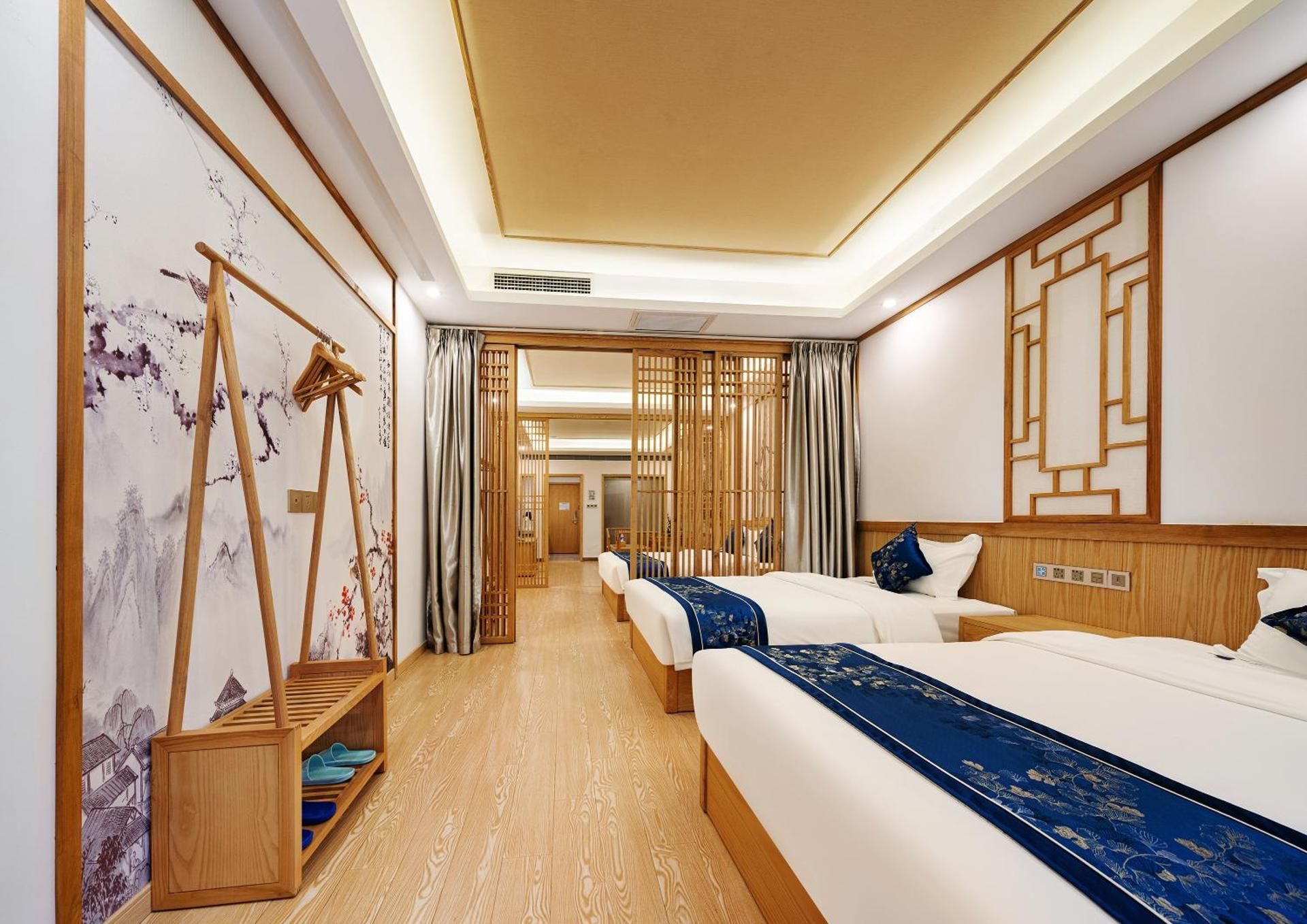 Zhangjiajie DreamWay Hotel - Free pick up service Quadruple Room with Private Bathroom