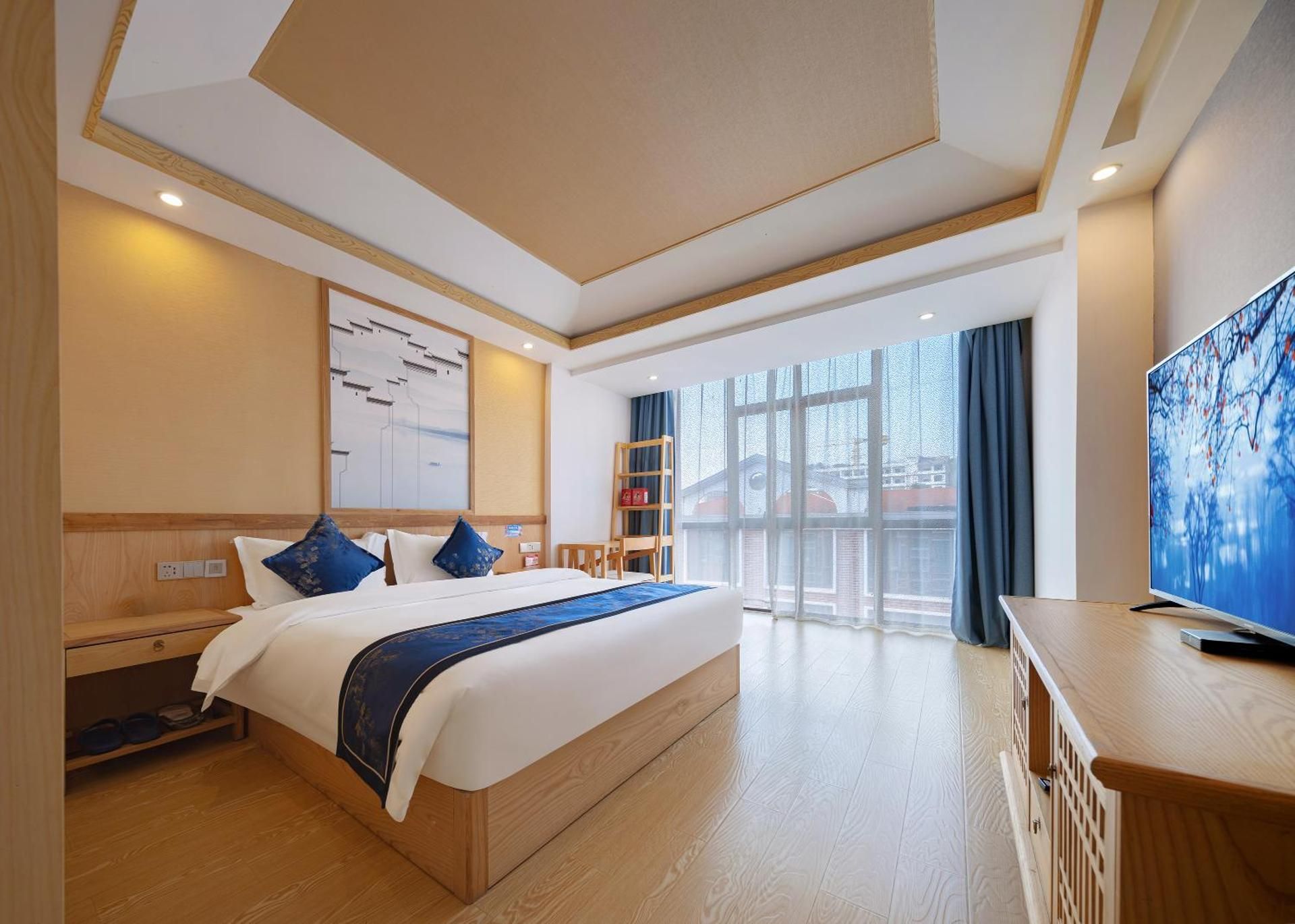 Suite with Mountain View