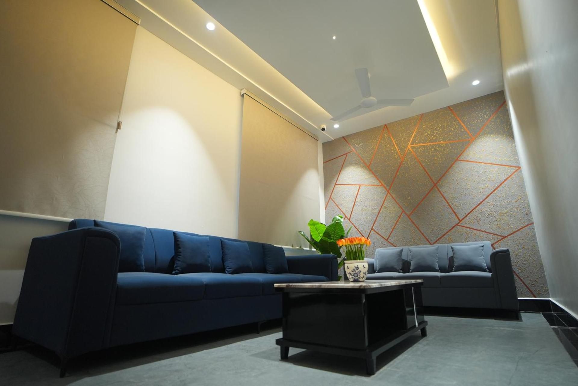Shared lounge/TV area