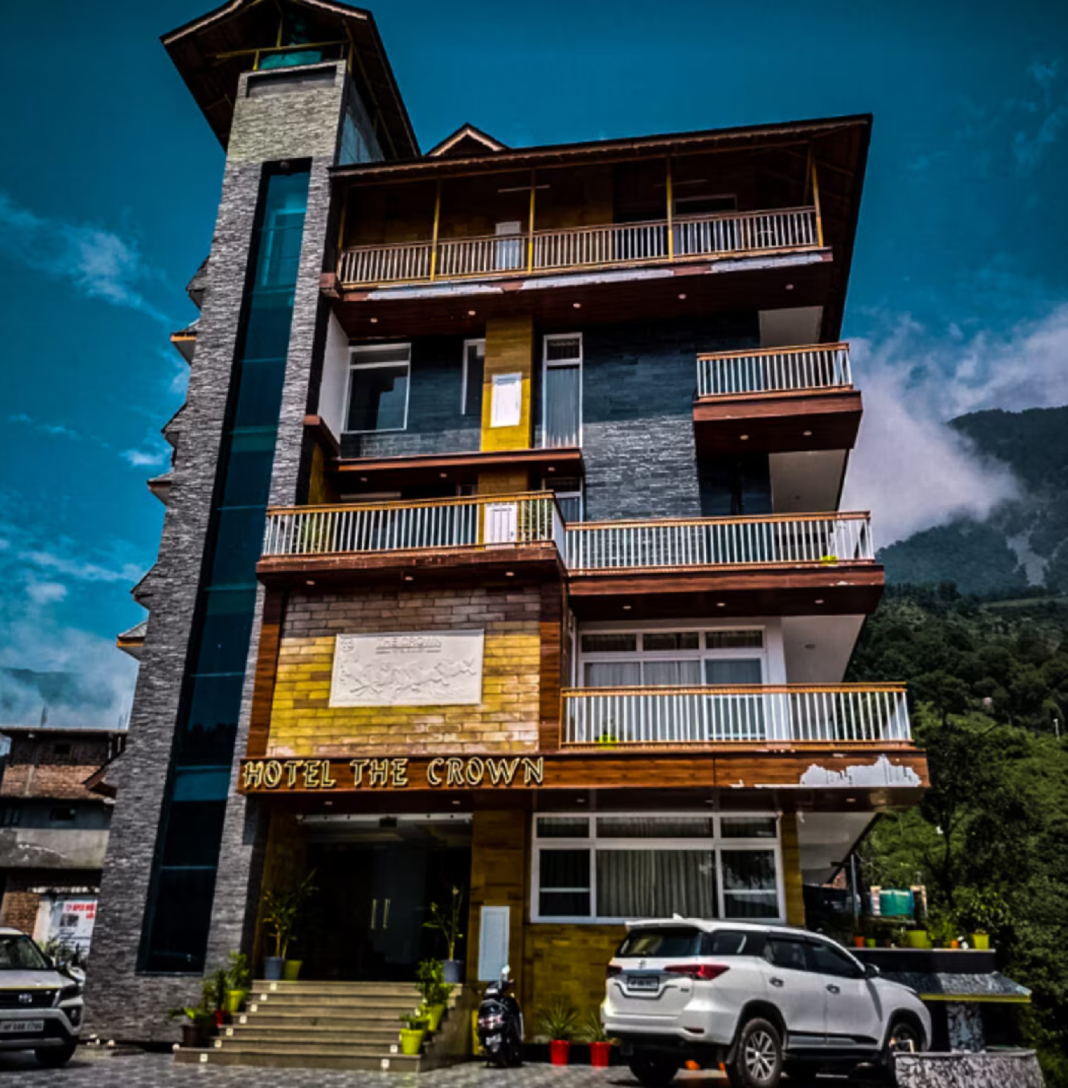 Hotel The Crown Dharamsala