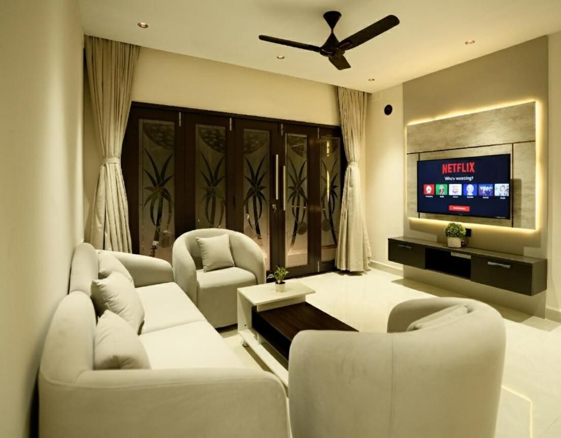 Shared lounge/TV area