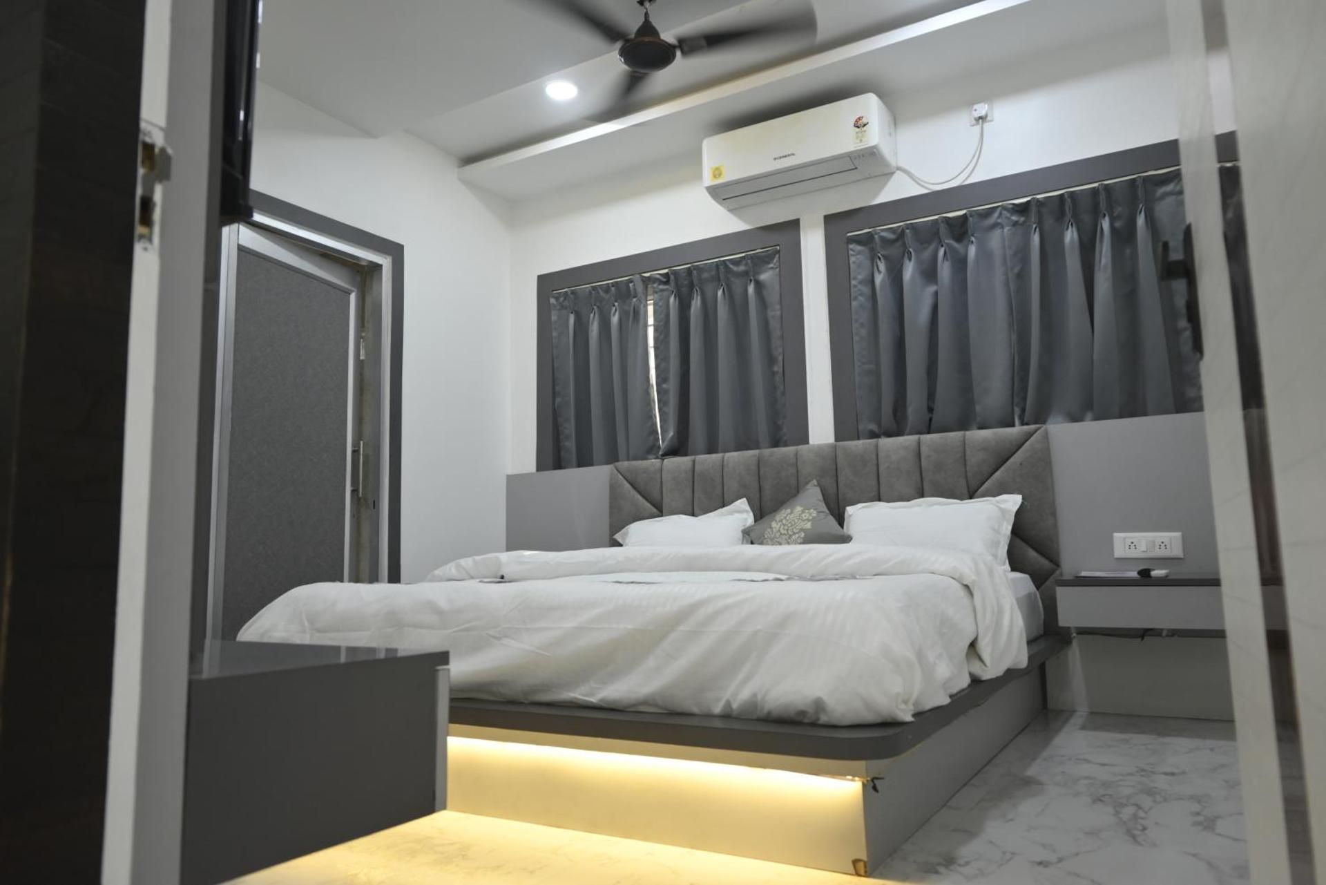 Hotel Gateway Asansol Deluxe