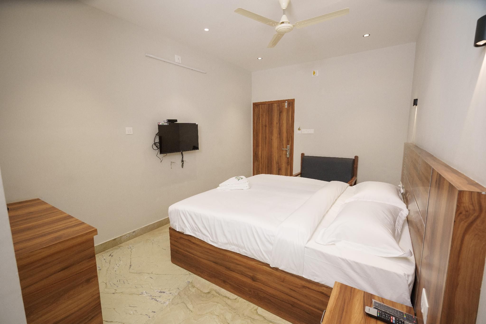 Kanak Residency Thalassary Deluxe Double Room With Ensuite Bathroom