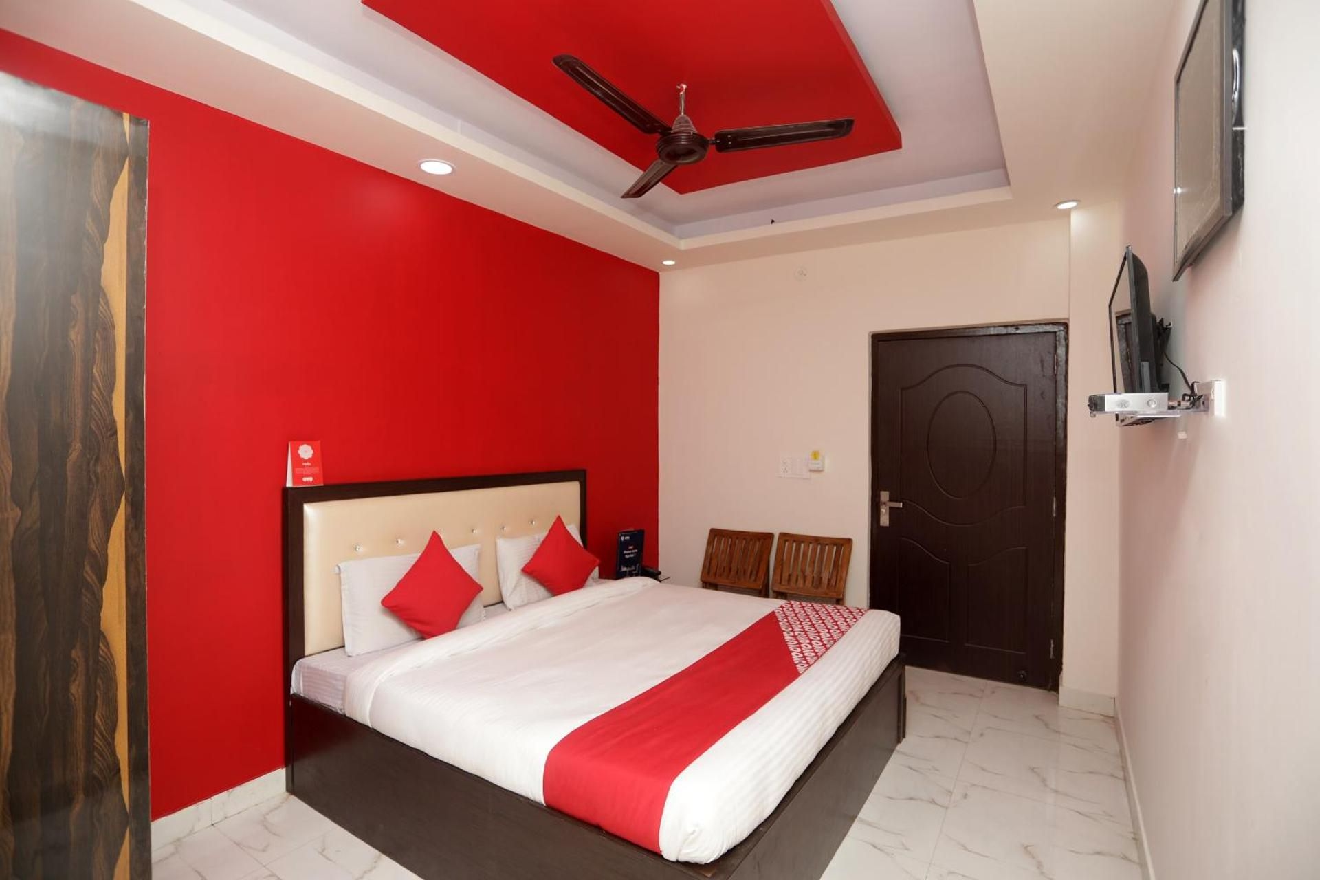 Super Hotel O Raj Palace Deluxe Double or Twin 3
