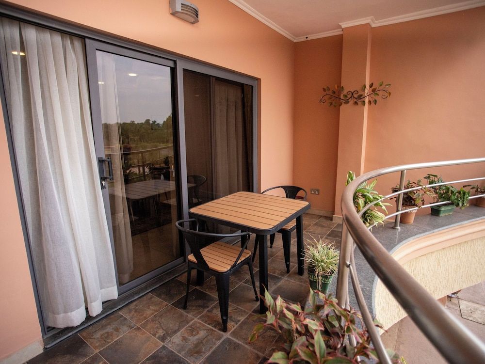 Royal Golf Views Luxury Apartment, 2 Bedrooms, Balcony, Golf View 4