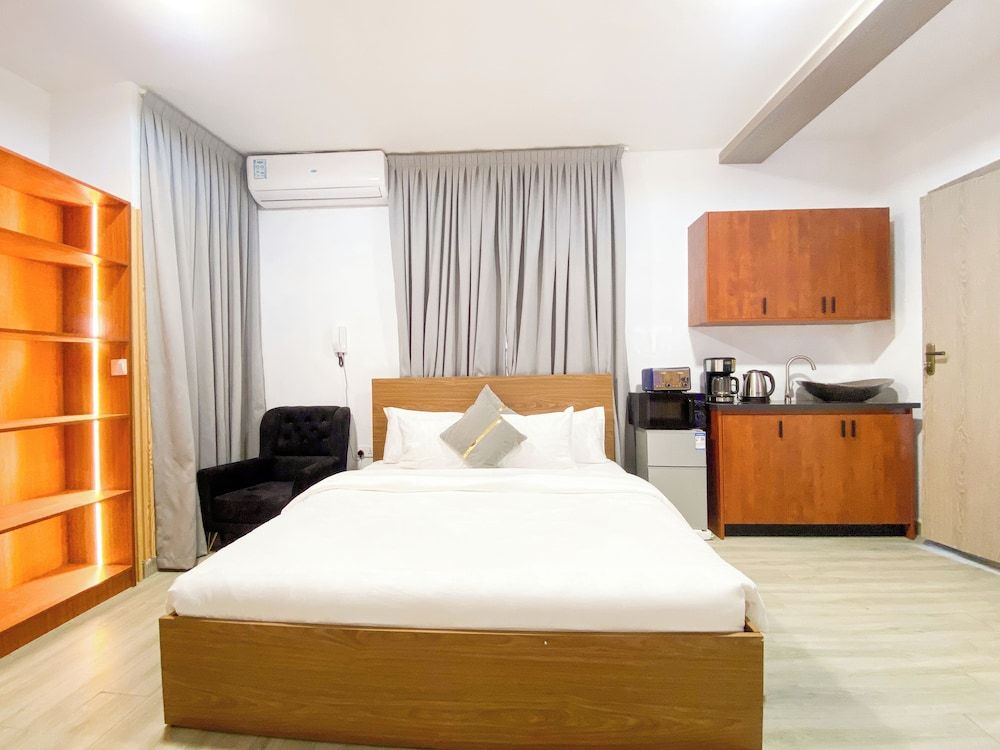 EKS PEAK Apartment 7