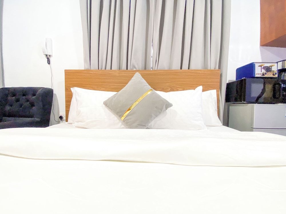 EKS PEAK Apartment 10