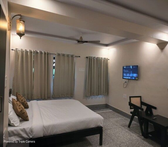 Mandore Gateway Deluxe Room AC 2