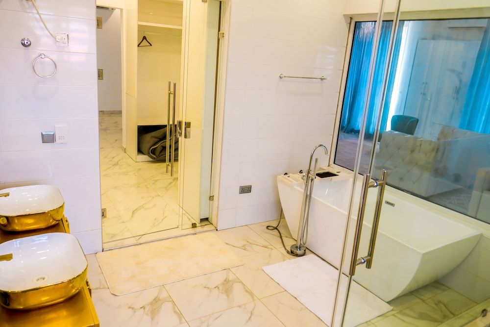 Steaman Heights Apartments Premium Apartment, 2 Bedrooms, Private Bathroom, Pool View 2