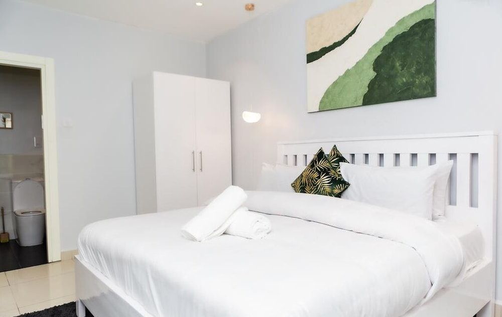 Ebs Legend Premium Suite Apartment, Balcony, Garden View 3