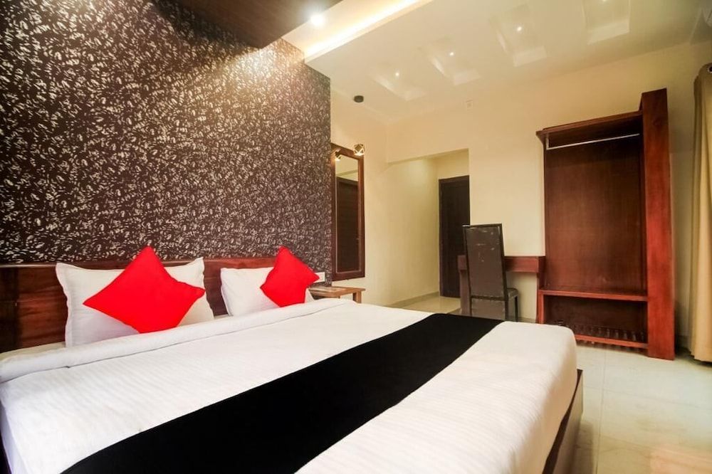 HOTEL GRAND PALACE & BANQUET