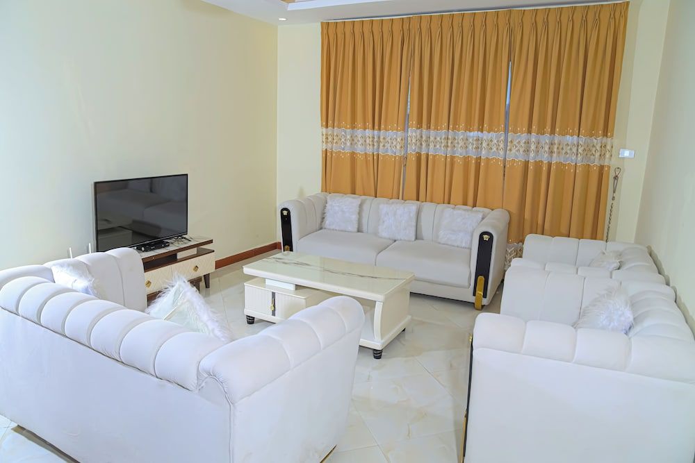 PrimeNest - 3 bedroom Apartment Luxury Apartment, Balcony 18