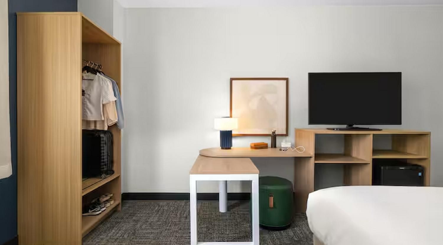 2 Queen Beds Mobility Accessible With Bathtub