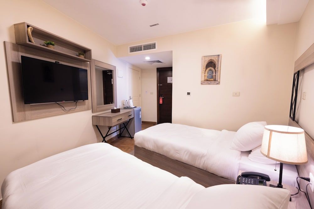Sukoon Hotel Amman Basic Twin Room, 2 Twin Beds, City View 6