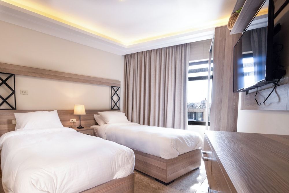 Sukoon Hotel Amman Basic Twin Room, 2 Twin Beds, City View 3