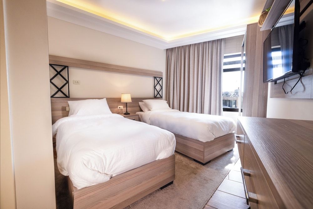 Sukoon Hotel Amman Basic Twin Room, 2 Twin Beds, City View 5