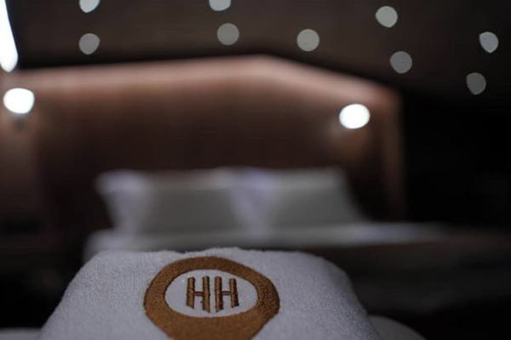 The HH Point Deluxe Suite, Bathtub 5