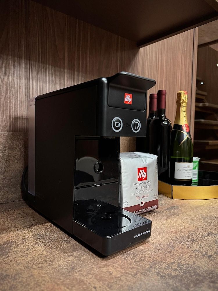 The HH Point Deluxe Suite, Bathtub 10