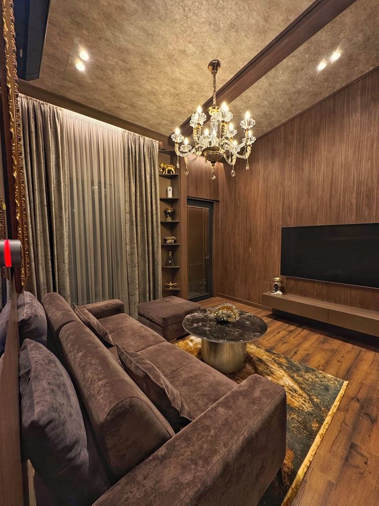 The HH Point Deluxe Suite, Bathtub 11