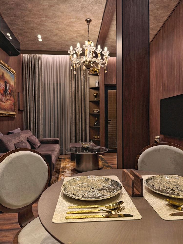 The HH Point Deluxe Suite, Bathtub 12