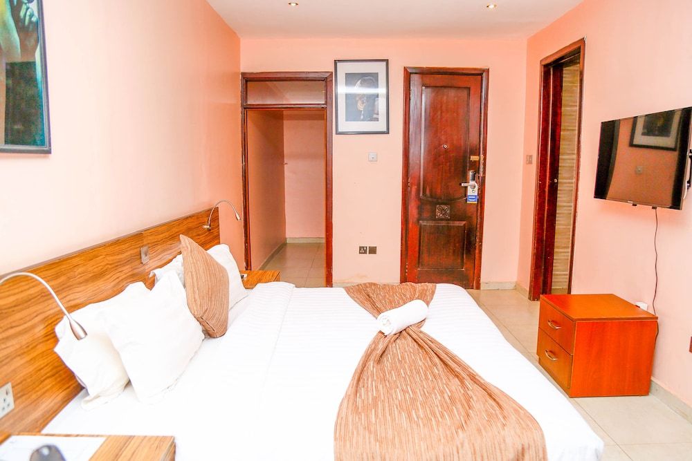 Midindi Hotel & Conference Center Standard Room, 1 Queen Bed 8