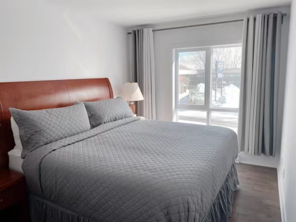 2001 Av. Beaconsfield Economy Suite