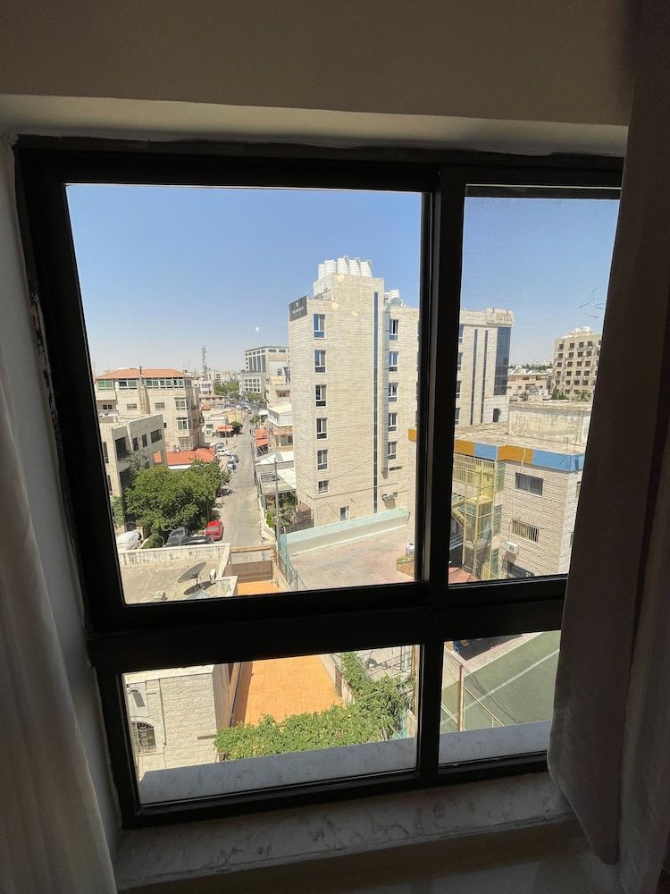 This Special Place Boasts an Unbeatable Location Apartment, 2 Bedrooms, Accessible, Smoking 11