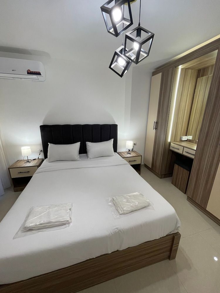 This Special Place Boasts an Unbeatable Location Apartment, 2 Bedrooms, Accessible, Smoking 2