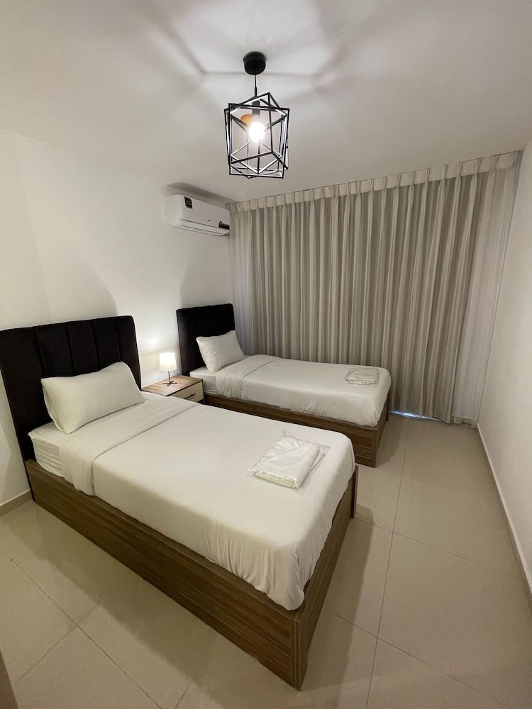 This Special Place Boasts an Unbeatable Location Apartment, 2 Bedrooms, Accessible, Smoking 4