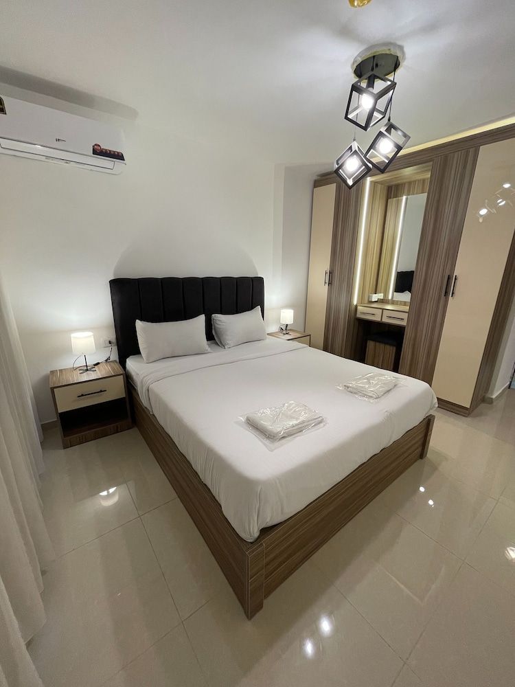 This Special Place Boasts an Unbeatable Location Apartment, 2 Bedrooms, Accessible, Smoking 6