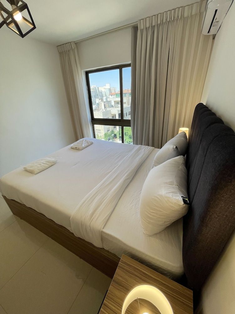 This Special Place Boasts an Unbeatable Location Apartment, 2 Bedrooms, Accessible, Smoking 3