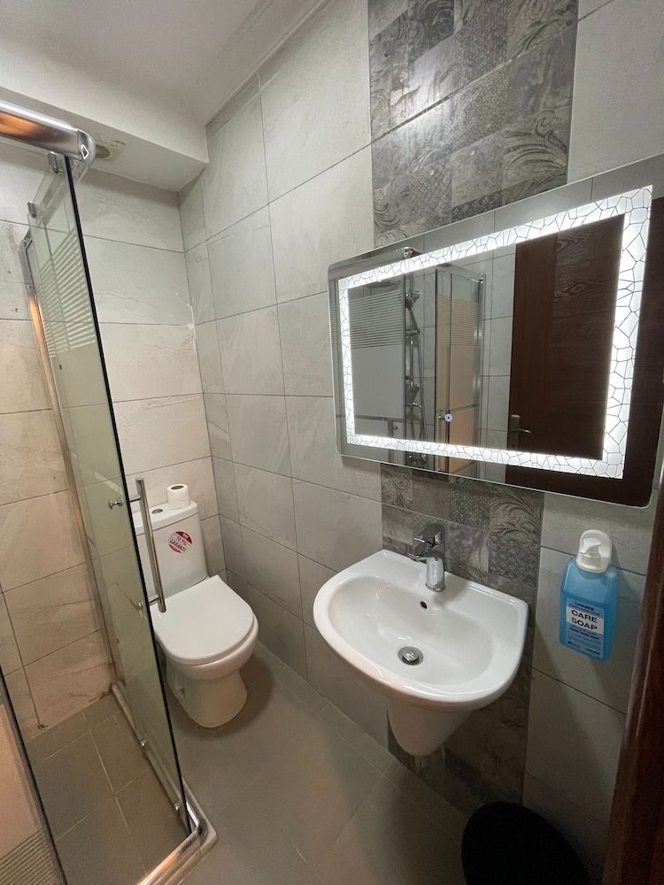 This Special Place Boasts an Unbeatable Location Apartment, 2 Bedrooms, Accessible, Smoking 14